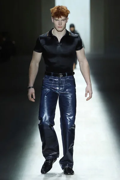 Look 10